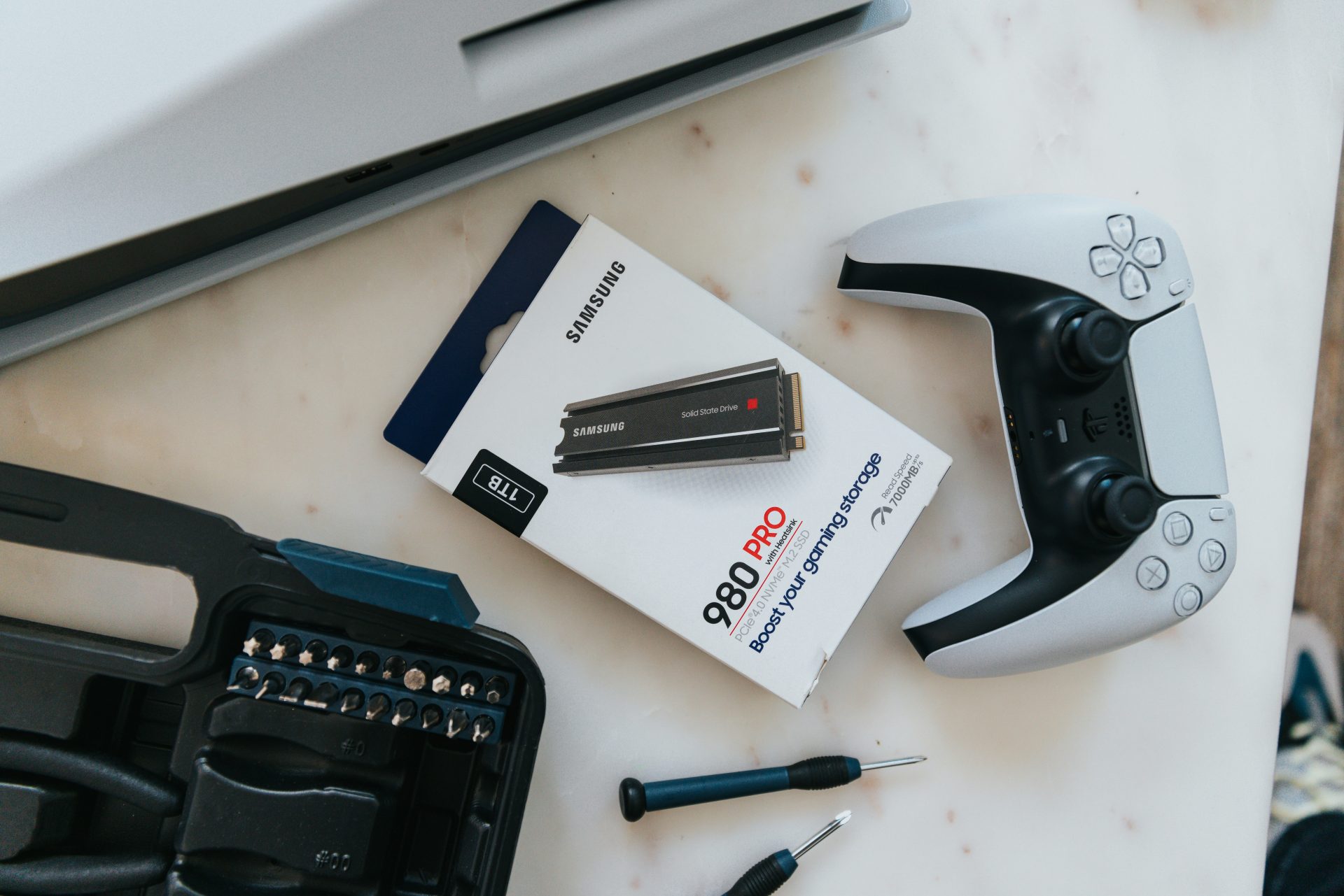 Controlador y disco duro SSD